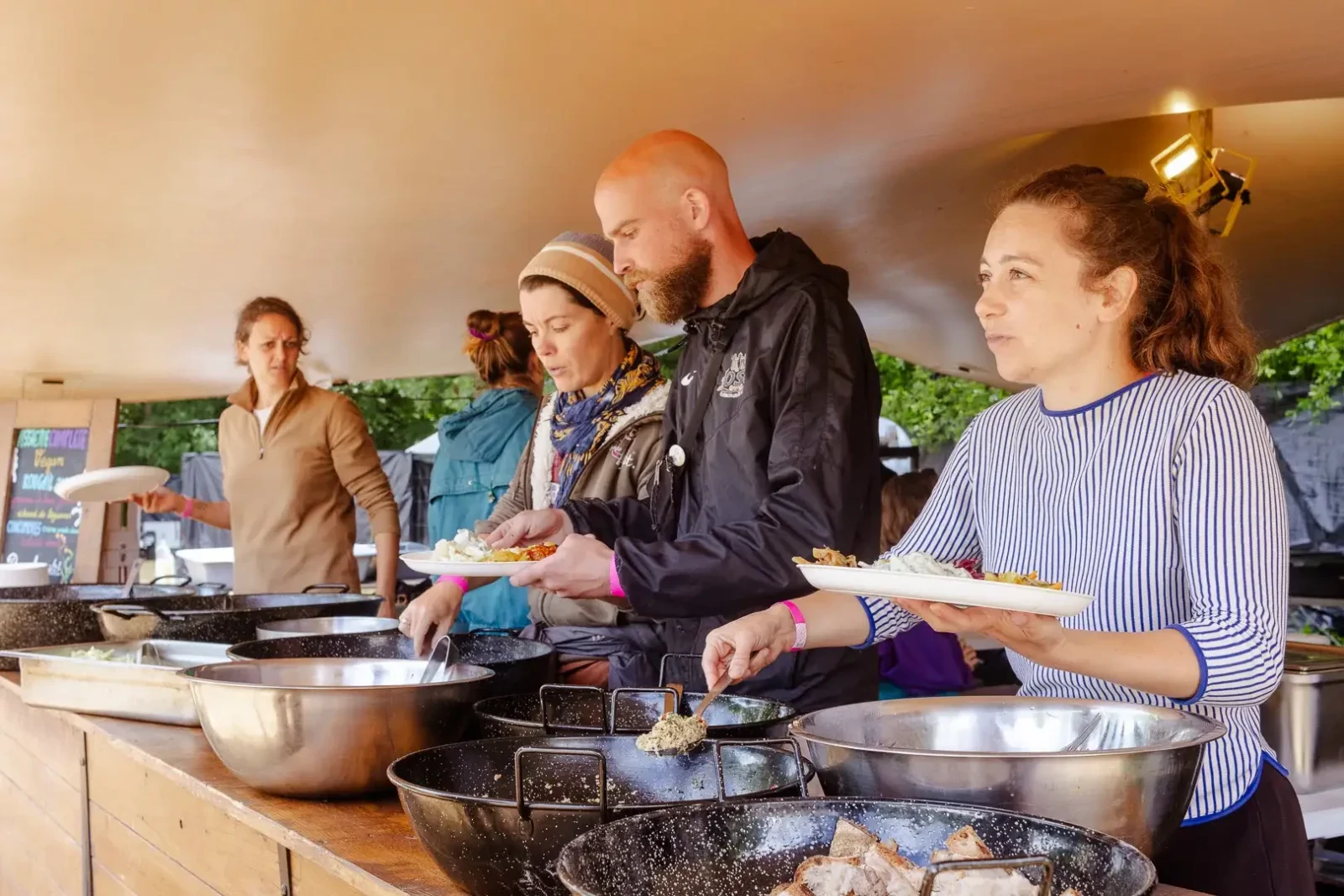 service des repas véganes au festival